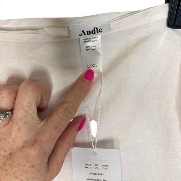 Andie Swim Vacation Beach Linen Blend Wrap Skirt in Coco White Light Pink L/XL - Picture 4 of 8